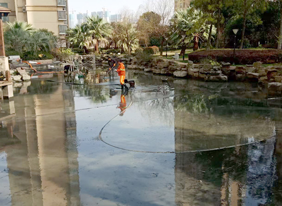 雨花台景观池淤泥清理